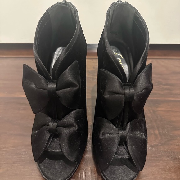 CHANEL Black bootie boots with bows | Excellent condition - like New! - Picture 3 of 14